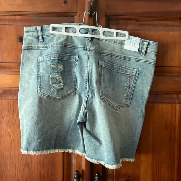 Grace & Lace distressed Denim Shorts size 14 - Picture 2 of 3